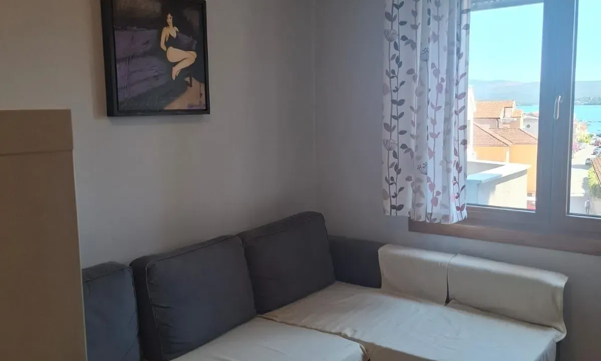 Izdavanje, jednosoban stan, 45m², Centar, Tivat
