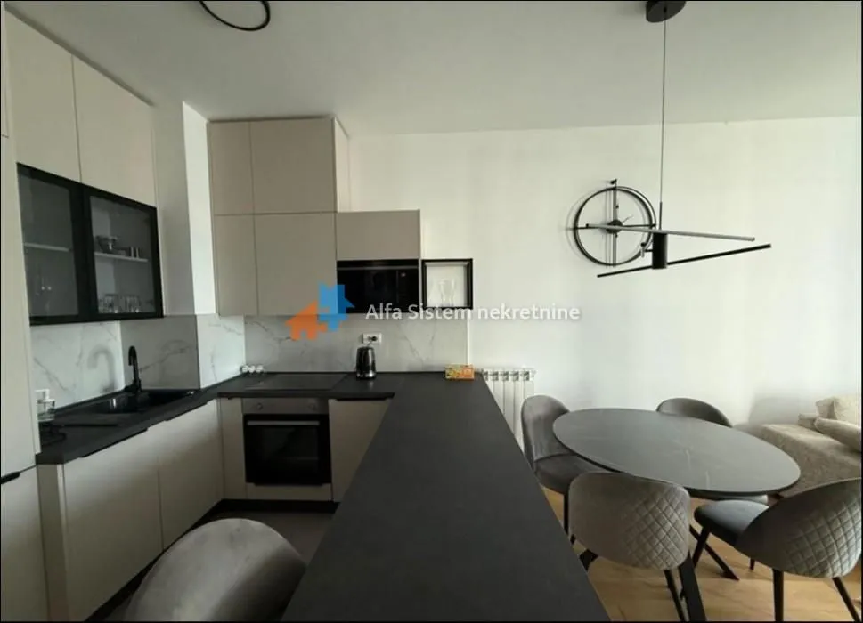 Izdavanje, trosoban stan, 70m², Novi Beograd Blok 65, Novi Beograd Sve Podlokacije