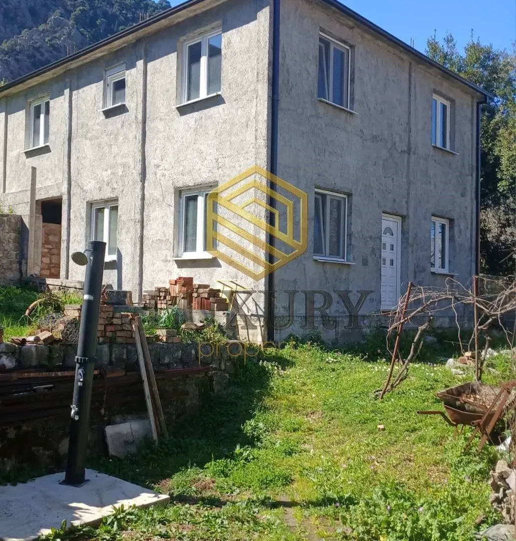 Prodaja, kuća, 106m², Škaljari, Kotor