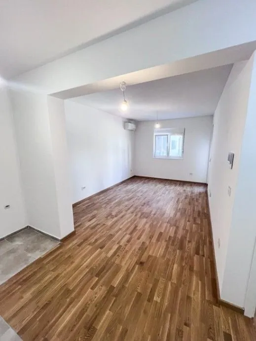 Izdavanje, jednosoban stan, 46m², Stari Aerodrom, Podgorica