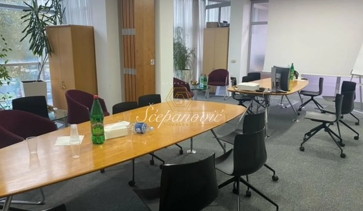 Rent, office space, 353m², Bulevar Oslobodjenja, Novi Sad Sve Podlokacije