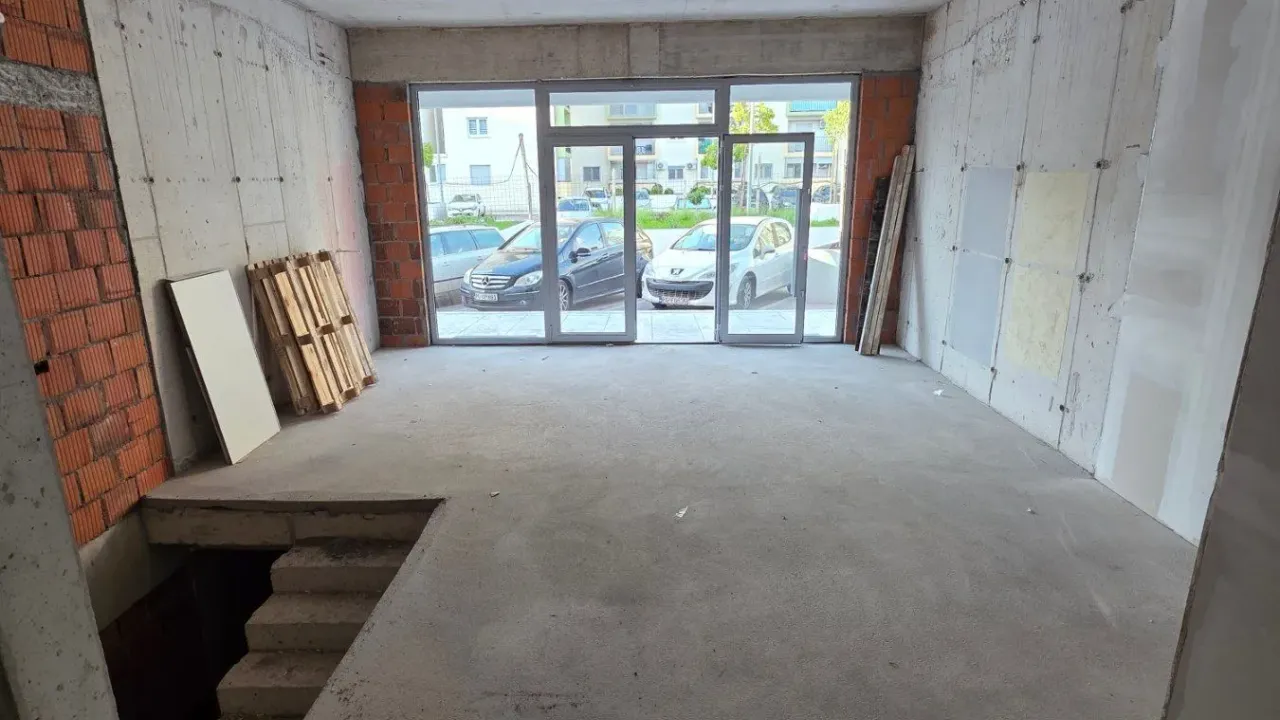 Izdavanje, poslovni prostor, 120m², Pobrežje, Podgorica