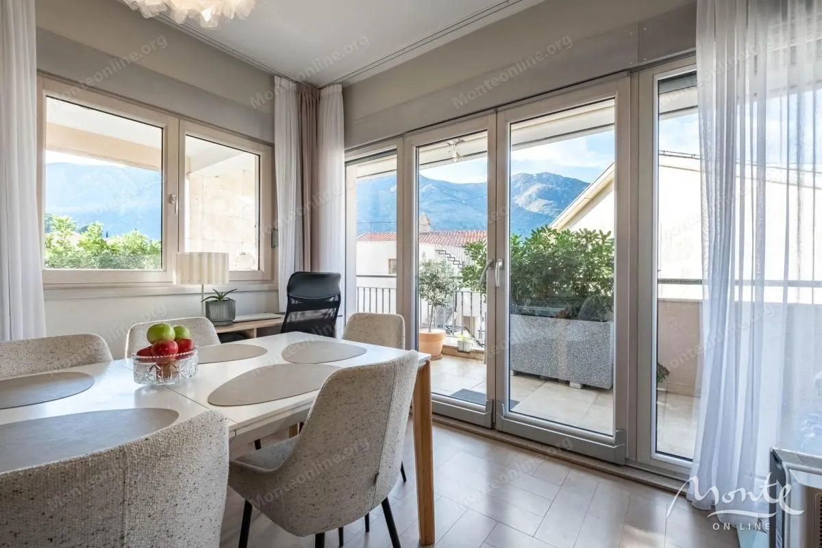 Prodaja, trosoban stan, 114m², Dobrota, Kotor