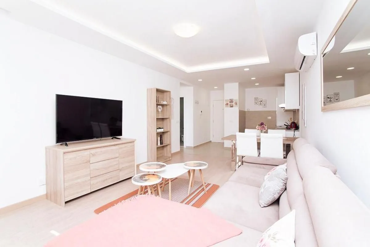Rent, one bedroom apartment, 57m², Centar, Tivat