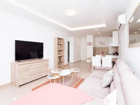 Izdavanje, jednosoban stan, 57m², Centar, Tivat - image 10