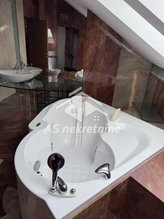 Izdavanje, stan, 220m², Savski Venac, Beograd