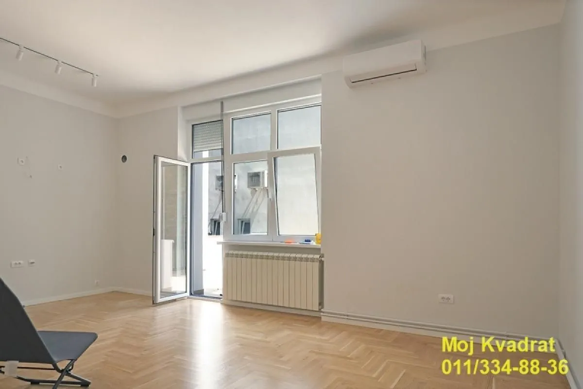 Izdavanje, dvosoban stan, 53m², Obilićev Venac, Beograd