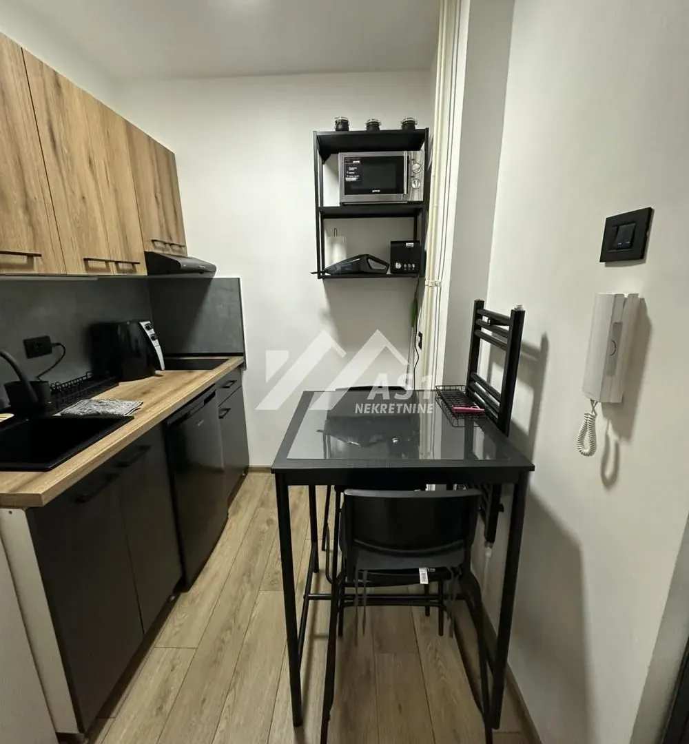 Izdavanje, jednosoban stan, 33m², Bulevar Oslobodjenja, Novi Sad Sve Podlokacije