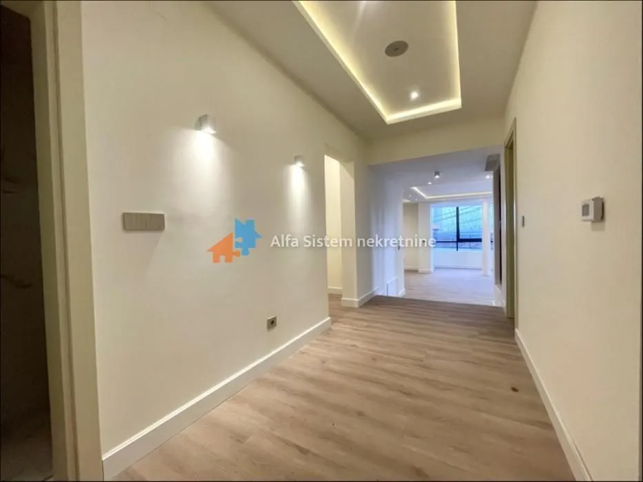 Izdavanje, četvorosoban stan, 153m², Savski Venac, Beograd