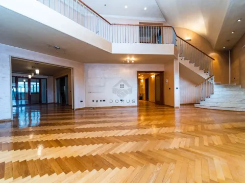 Prodaja, četvorosoban stan, 355m², Preko Morače, Podgorica - image 13