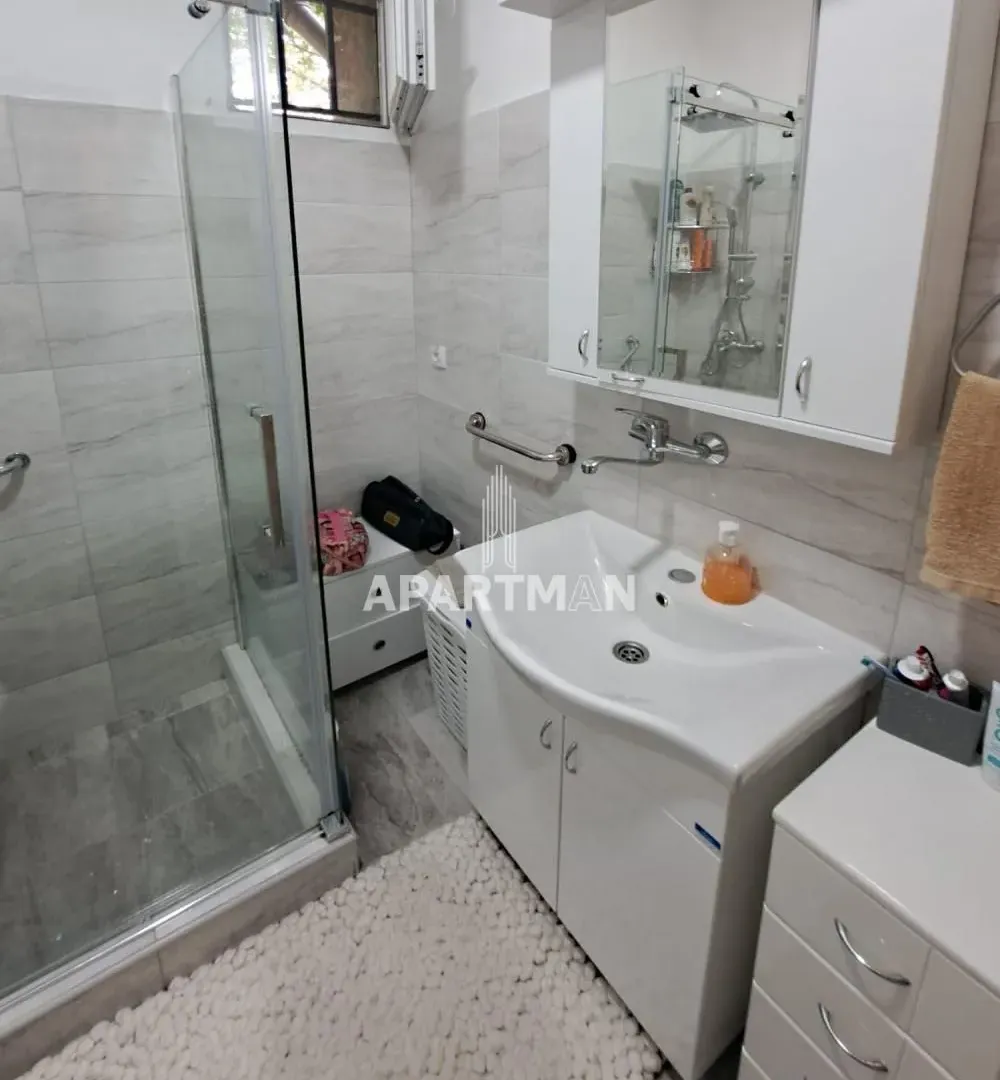Prodaja, trosoban stan, 71m², Zemun Sve Podlokacije, Beograd
