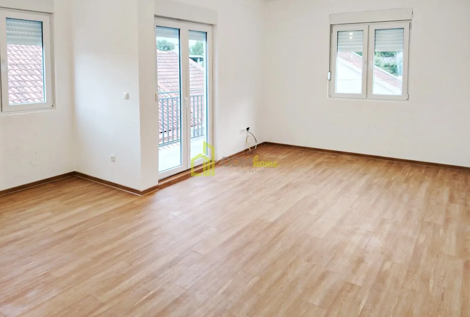 Izdavanje, dvosoban stan, 60m², Zelenika, Podgorica