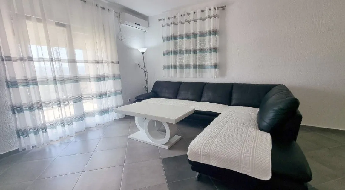 Izdavanje, dvosoban stan, 80m², Kavač, Kotor