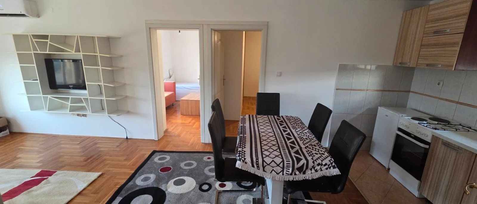 Izdavanje, dvosoban stan, 56m², Centar, Podgorica