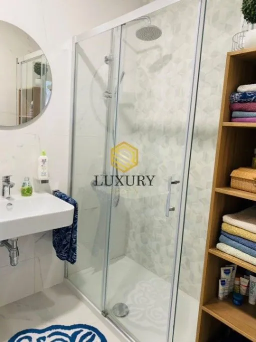 Izdavanje, trosoban stan, 95m², Central Point, Podgorica