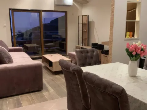 Izdavanje, dvosoban stan, 60m², Bečići, Budva - image 4