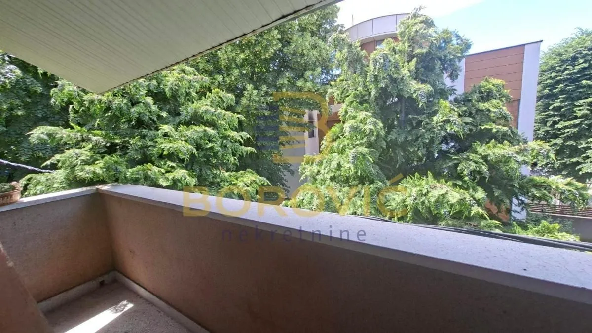 Izdavanje, trosoban stan, 100m², Senjak, Beograd