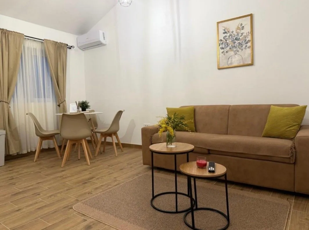 Izdavanje, jednosoban stan, 45m², Zelenika, Herceg Novi
