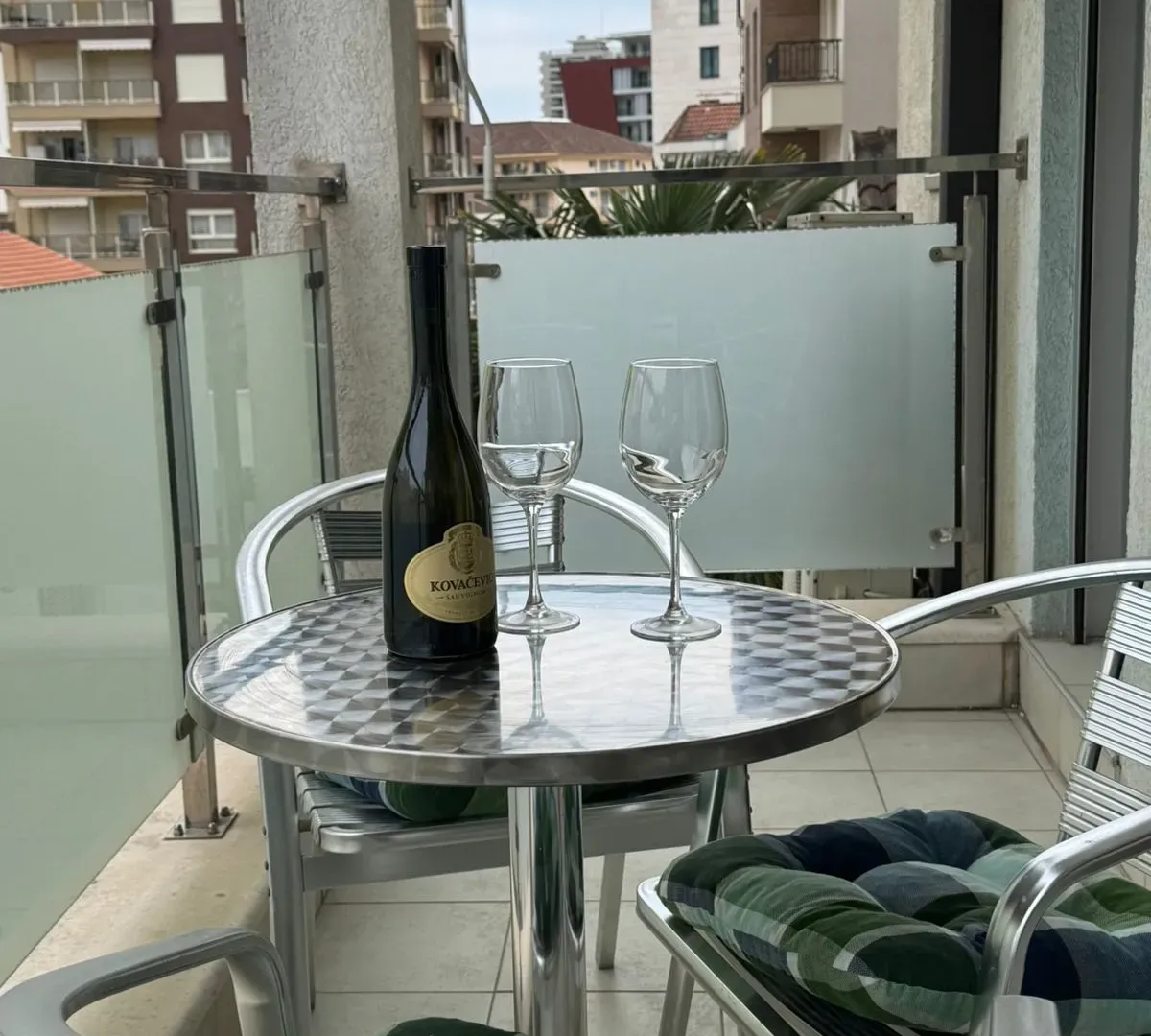 Izdavanje, jednosoban stan, 47m², Budva, Crna Gora
