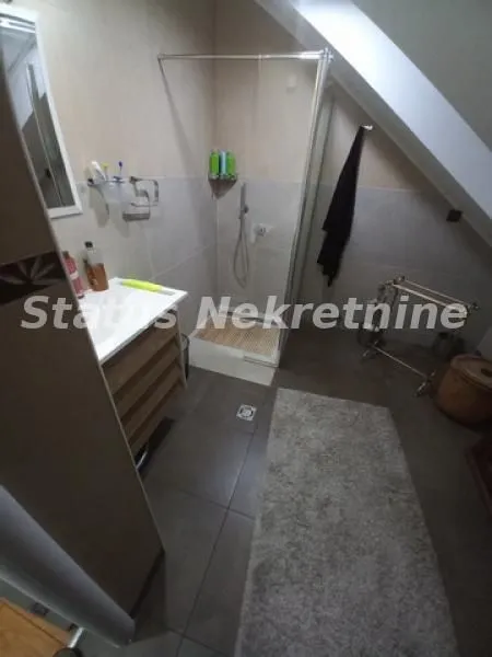 Prodaja, četvorosoban stan, 135m², Centar, Novi Sad