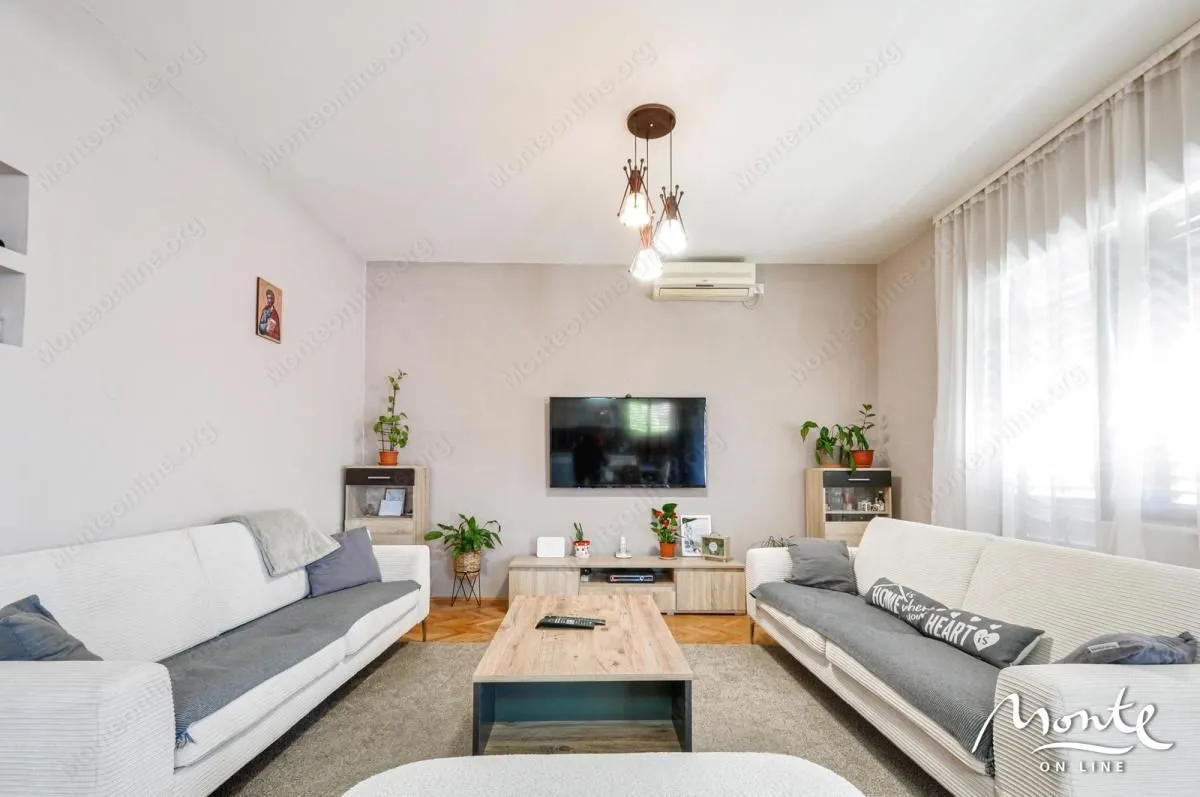 Prodaja, kuća, 525m², Centar, Tivat