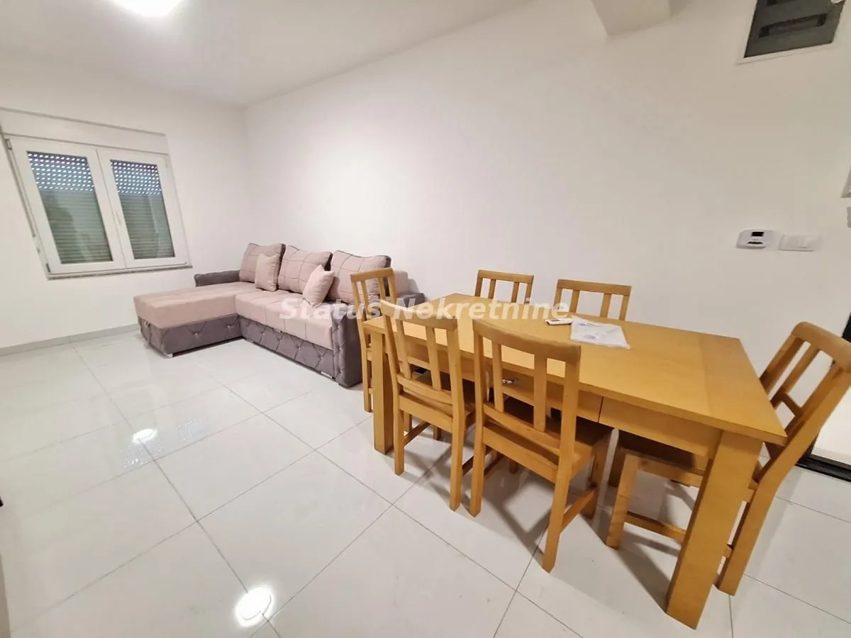 Izdavanje, dvosoban stan, 45m², Petrovaradin, Novi Sad