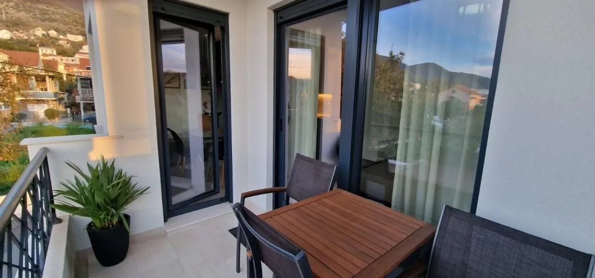 Prodaja, dvosoban stan, 70m², Kalimanj, Tivat