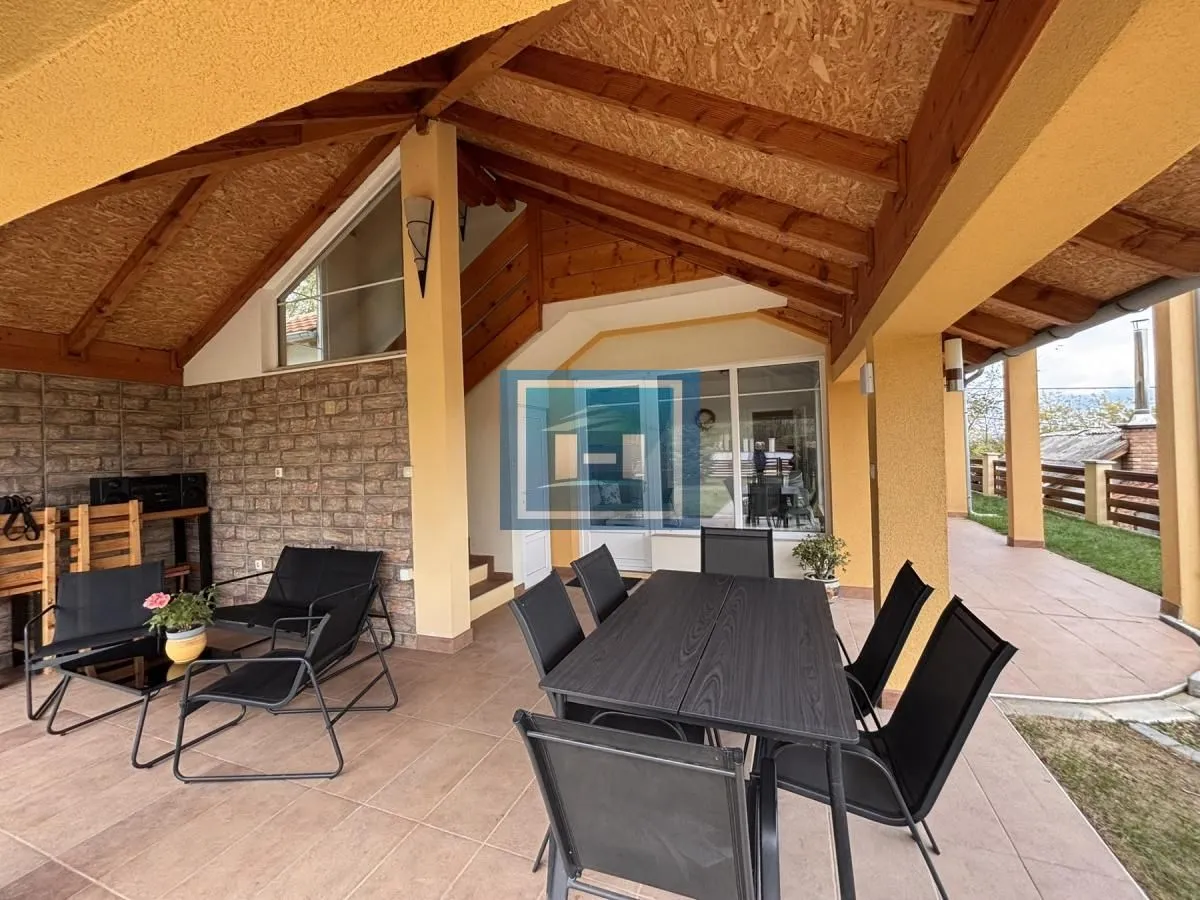 Prodaja, kuća, 220m², Đurđevo brdo, Jagodina
