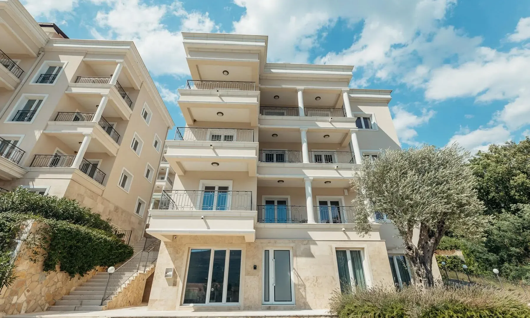 Prodaja, trosoban stan, 226m², Bunovići, Kotor