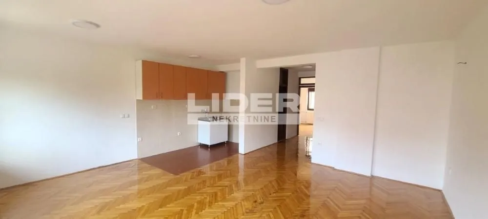 Izdavanje, trosoban stan, 70m², Čukarica, Beograd