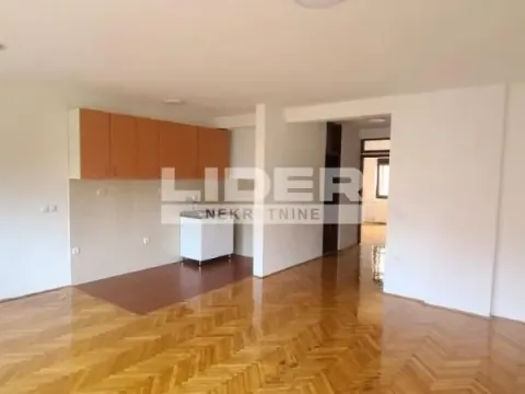 Izdavanje, trosoban stan, 70m², Čukarica, Beograd