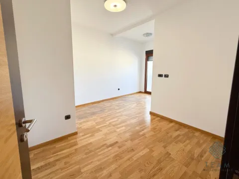 Izdavanje, poslovni prostor, 90m², Centar, Podgorica - image 6