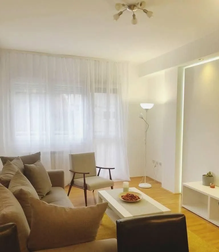 Izdavanje, trosoban stan, 50m², Slavujev Venac, Zvezdara Sve Podlokacije