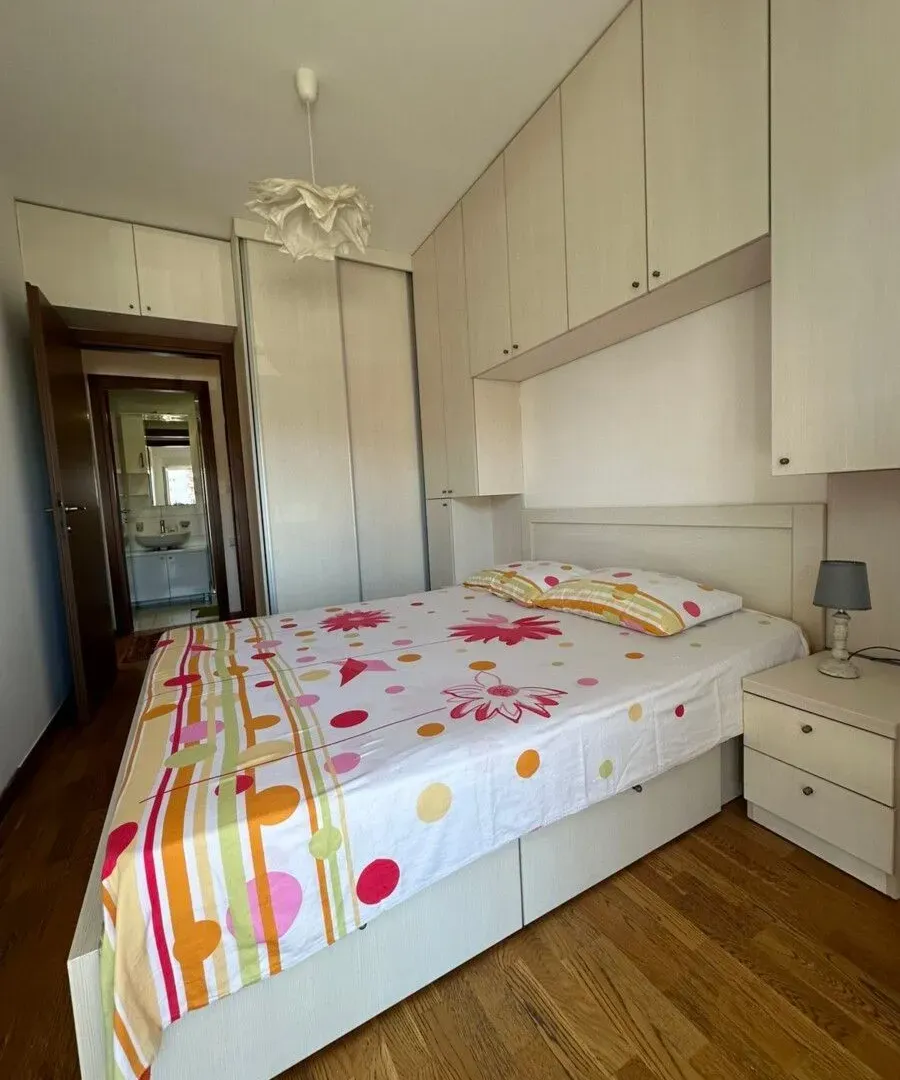 Izdavanje, jednosoban stan, 50m², City Kvart, Podgorica