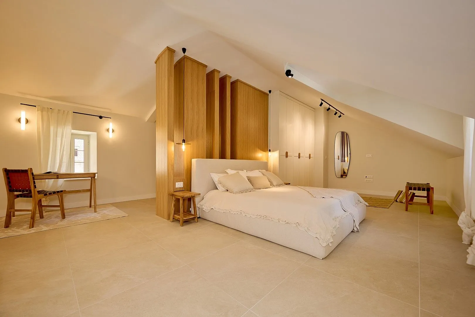 Rent, house, 200m², Dobrota, Kotor