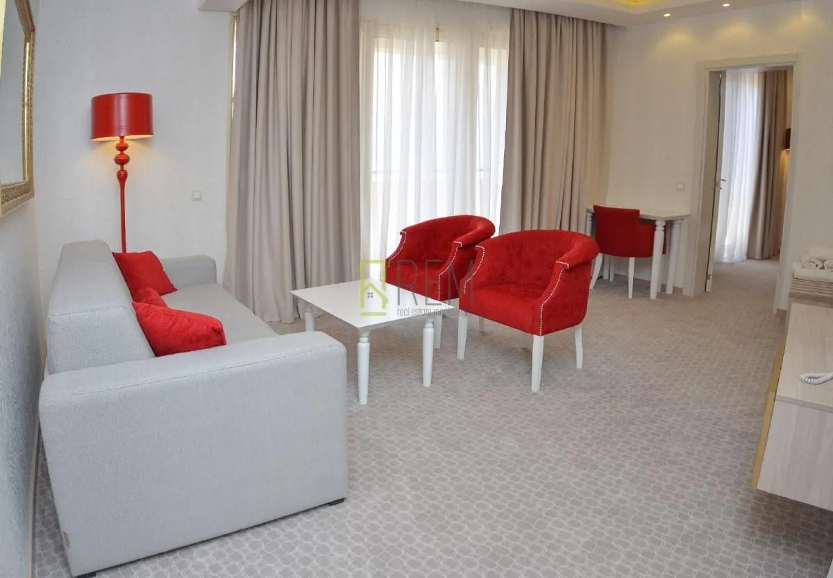 Rent, hospitality venue, 1030m², Centar, Budva