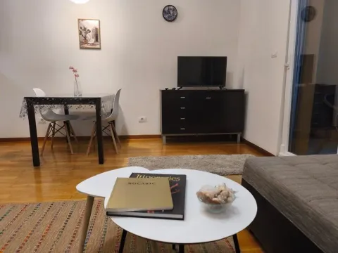 Izdavanje, garsonjera, 35m², City Kvart, Podgorica - image 1