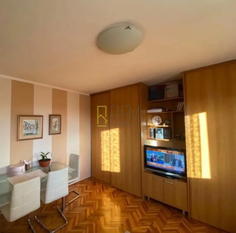 Prodaja, jednosoban stan, 42m², Blok 9, Podgorica