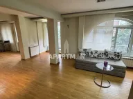 Izdavanje, trosoban stan, 100m², Savski Venac, Beograd - image 8