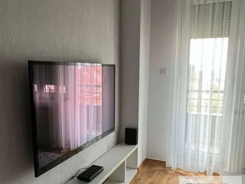 Izdavanje, jednosoban stan, 43m², Bulevar Oslobodjenja, Novi Sad Sve Podlokacije - image 2