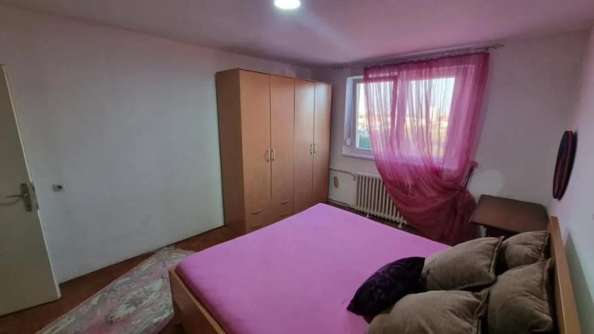 Izdavanje, trosoban stan, 70m², Centar, Novi Sad