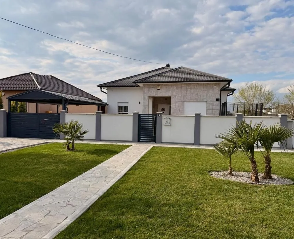 Sale, house, 143m², Centar, Inđija