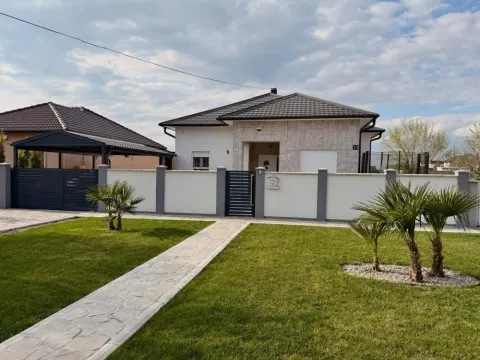 Prodaja, kuća, 143m², Centar, Inđija - image 3