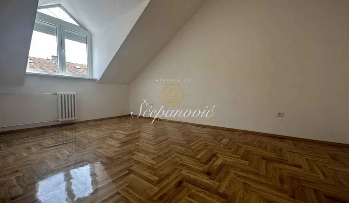 Prodaja, četvorosoban stan, 99m², Centar, Novi Sad