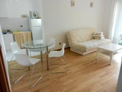 Rent, one bedroom apartment, 43m², Bečići, Budva - image 4