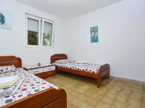 Prodaja, kuća, 179m², Petrovac, Budva - image 25