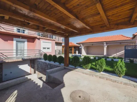 Prodaja, kuća, 200m², Donji Kokoti, Podgorica - image 11