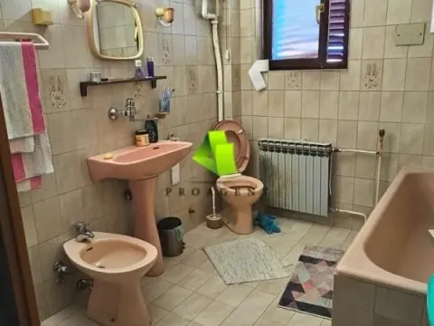 Izdavanje, četvorosoban stan, 180m², Apelovac, Niš - image 17