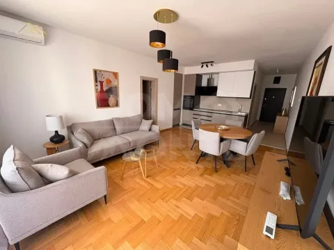 Rent, one bedroom apartment, 64m², Tivat, Crna Gora - image 4