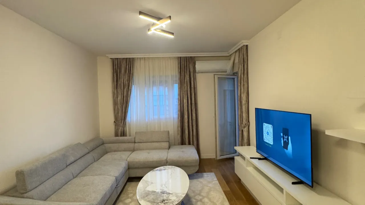 Izdavanje, jednosoban stan, 47m², Central Point, Podgorica